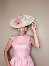 Load image into Gallery viewer, Natural Sinamay hat dusty pink velvet/chiffon rose
