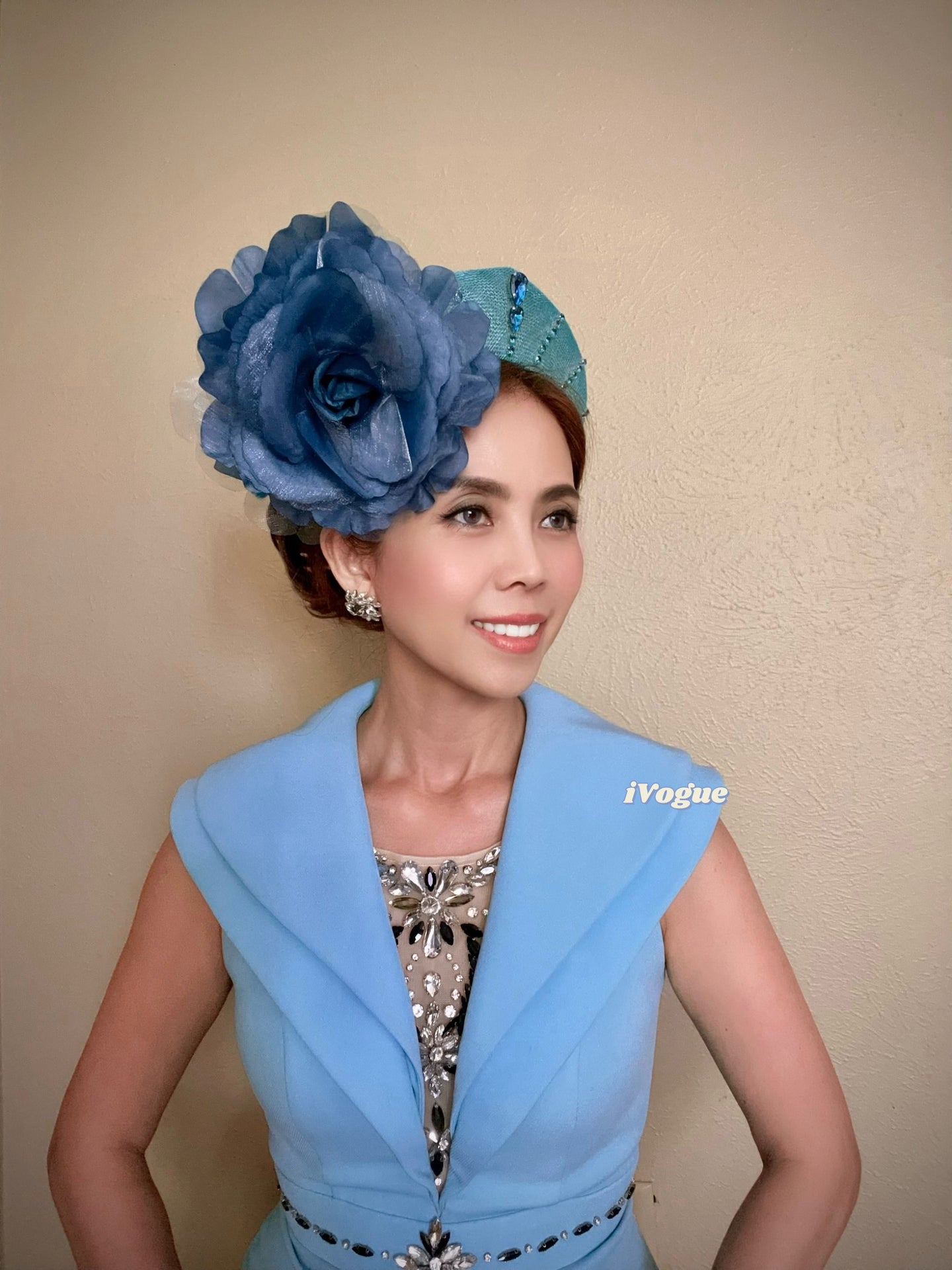 Turquouse halo facisnator matching dress