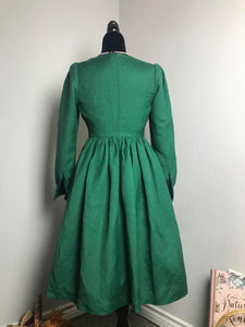 Loren Dress in Green Linen - Shop women style vintage, Audrey Hepburn jackets online -Christine