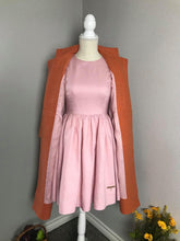 Load image into Gallery viewer, Audrey coat in Tweed patterns Orange  free matching pink dress size S - Shop women style vintage, Audrey Hepburn jackets online -Christine
